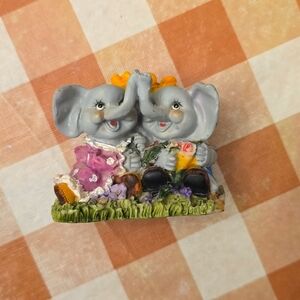 Lover Elephants Figurine